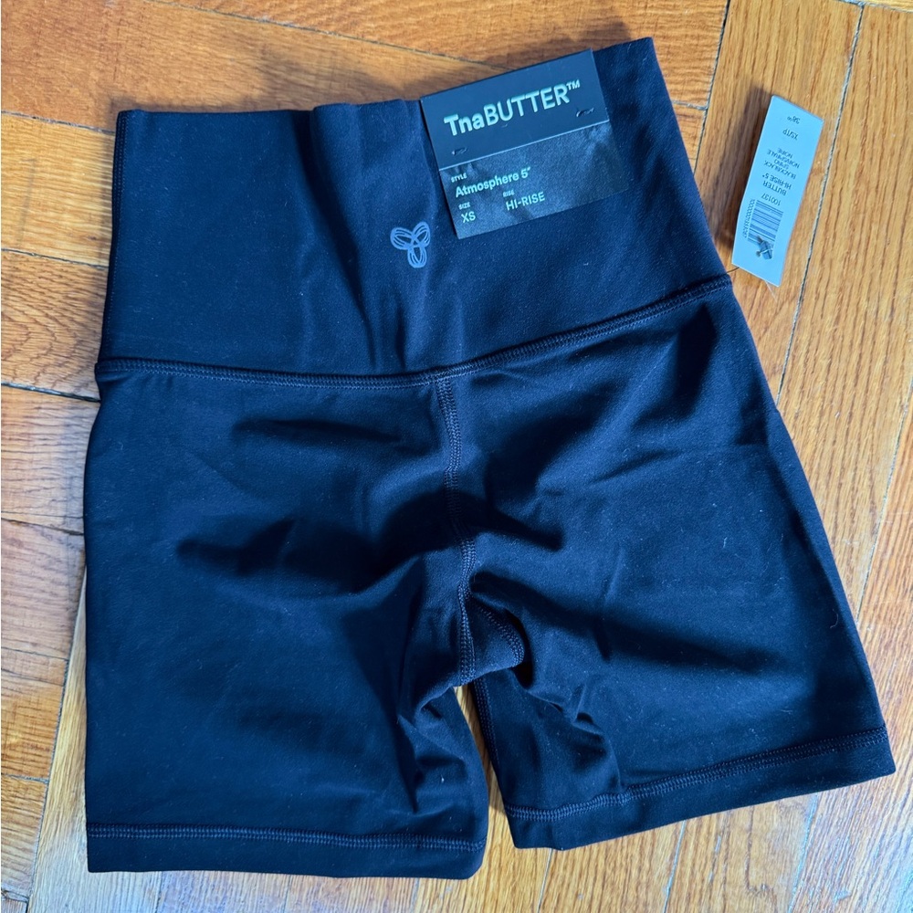 Aritzia Tna butter biker shorts 5’